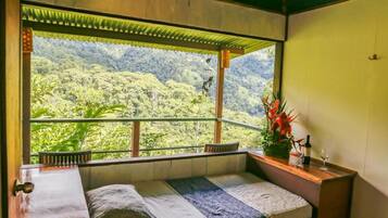 Casita Standard | In-room safe, bed sheets