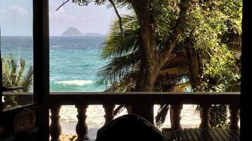 Chambre Double Romantique, 1 grand lit, balcon, en front de plage | Terrasse/Patio