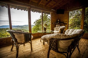 Individually decorated, individually furnished, bed sheets