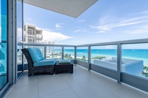 Luxury Corner Apartment, 1 Bedroom, Oceanfront | Balcony
