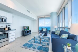 Living room - Global Luxury Suites at Monte Carlo (Miami Beach)