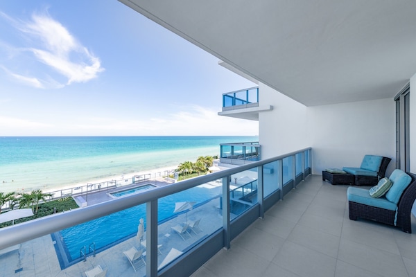 Luxury Corner Apartment, 1 Bedroom, Oceanfront | Beach/ocean view