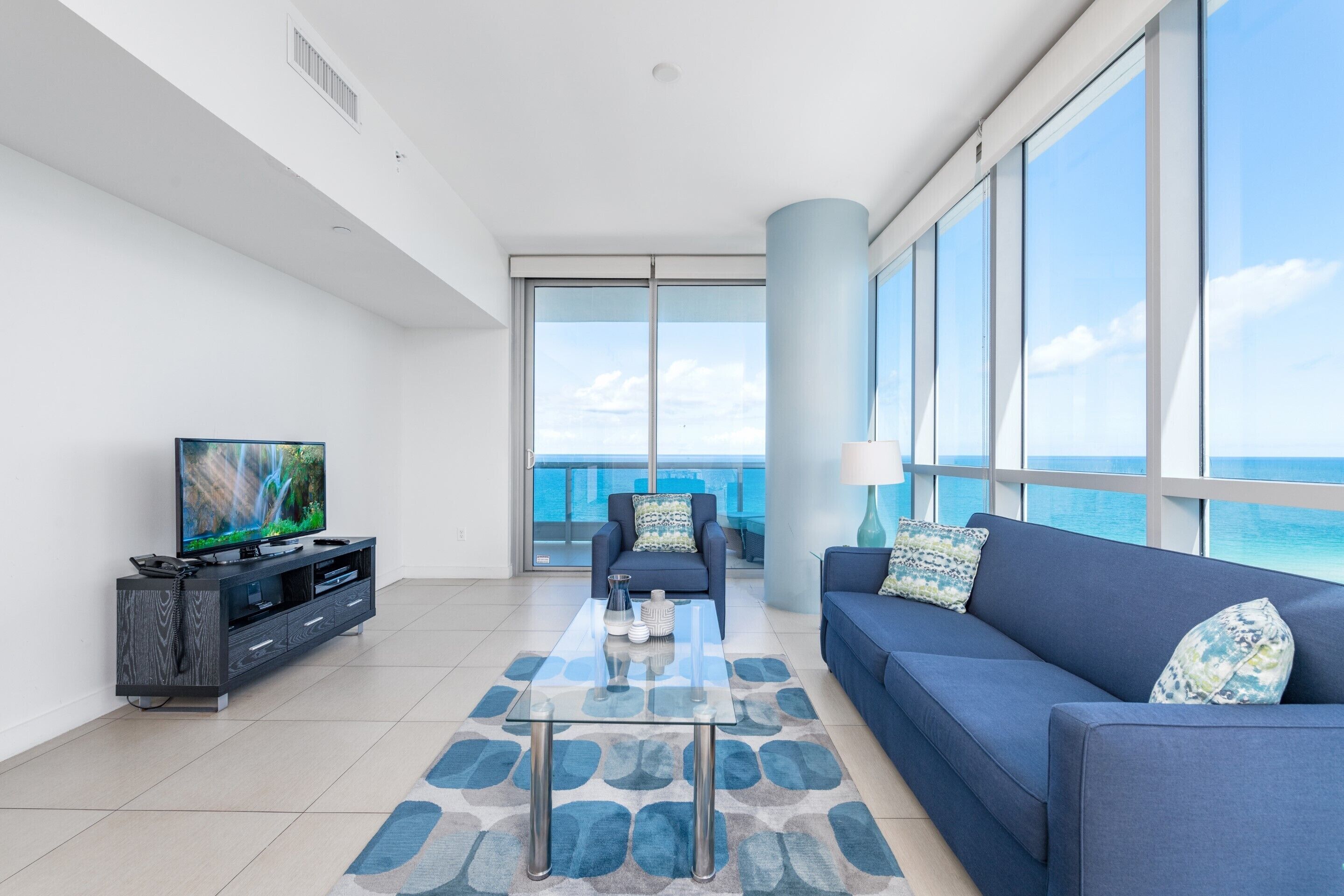 Deluxe Corner Apartment, 1 Bedroom, Oceanfront | Living room | 42-inch flat-screen TV with cable channels, TV