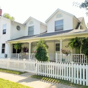  Finlay House Bed and Breakfast Niagara - on - the - Lake