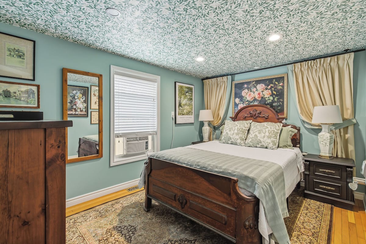 Comfort Room (William Shakespeare)