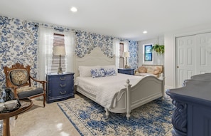 Ropa de cama de alta calidad, decoración personalizada y wifi gratis 