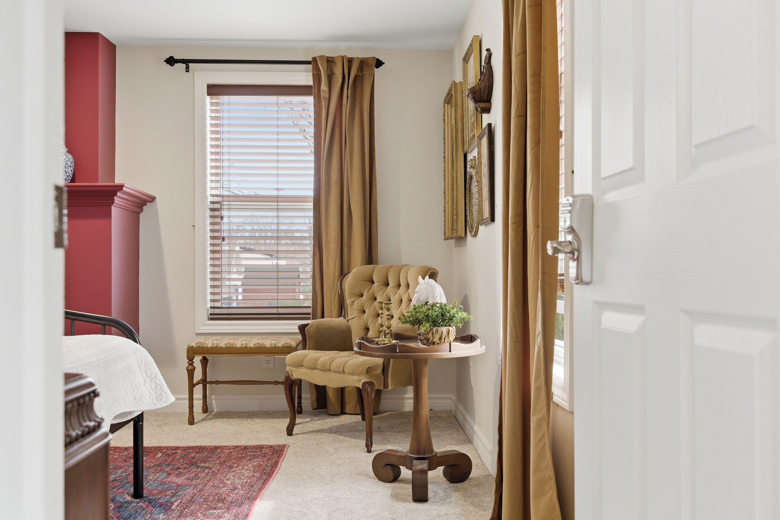 クラシック ルーム (Oscar Wilde) | 高級寝具、可動式ベッド、WiFi (無料)、ベッドシーツ