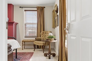 Classic Room (Oscar Wilde) | Premium bedding, rollaway beds, free WiFi, bed sheets