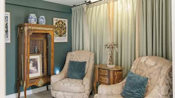 Comfort Room (William Shakespeare)