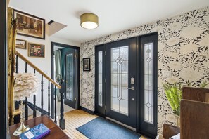 Interior entrance -  Finlay House Bed and Breakfast Niagara - on - the - Lake (Niagara-on-the-Lake)