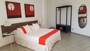 Double Room, Shared Bathroom | Free WiFi