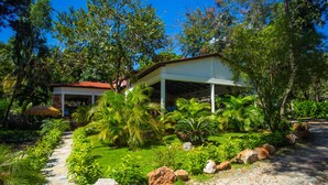 Property grounds - Auberge Villa Cana (Plaine-du-Nord)