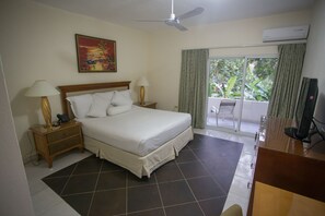 Suite | Premium bedding, desk, iron/ironing board, rollaway beds - Auberge Villa Cana (Plaine-du-Nord)