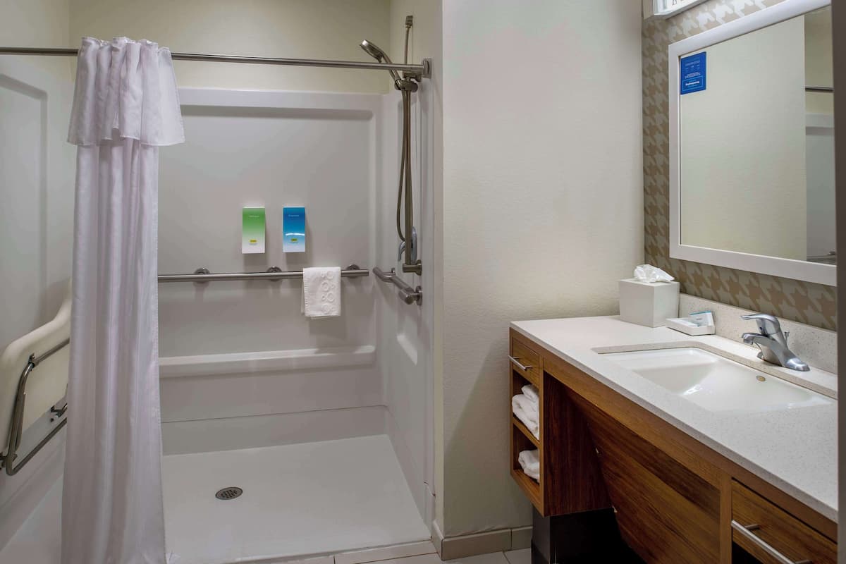 Studio, Accessible, Non Smoking (Roll-in Shower) | Bathroom | Free toiletries, towels, soap, shampoo