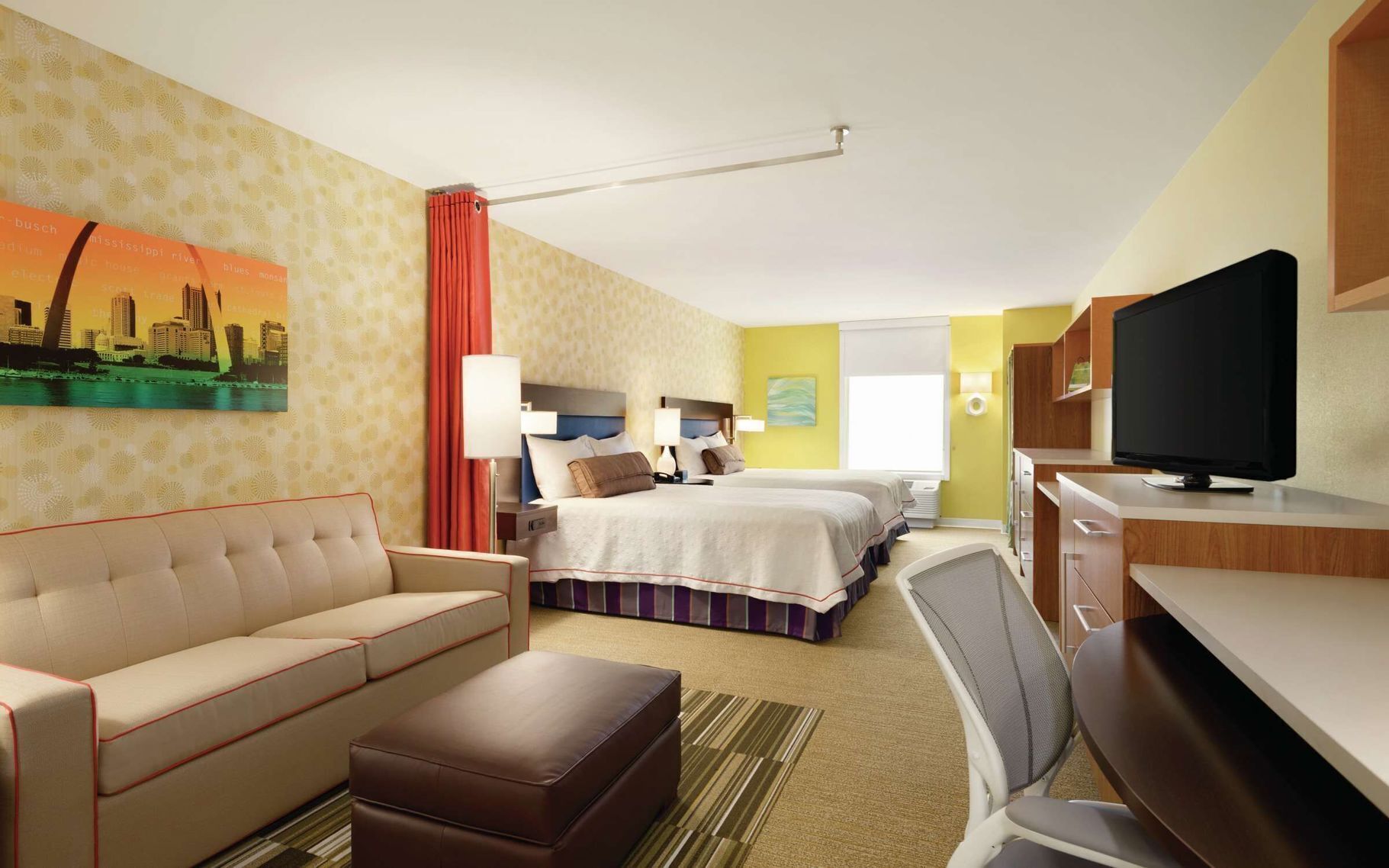 Premium bedding, desk, laptop workspace, free cots/infant beds