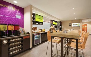 Free daily buffet breakfast - Home2 Suites by Hilton St. Louis/Forest Park (St. Louis)