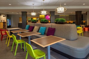 Lobby - Home2 Suites by Hilton St. Louis/Forest Park (St. Louis)