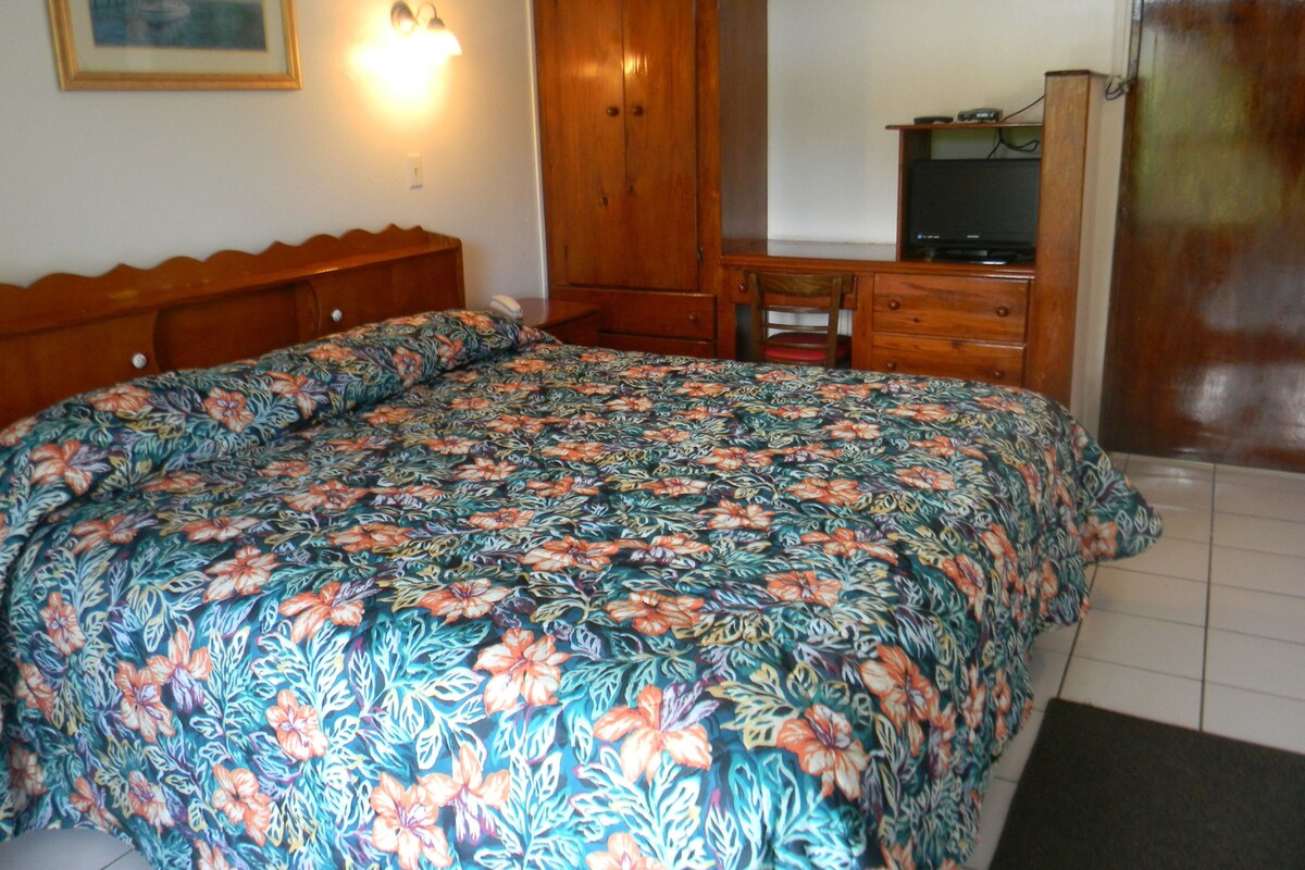 Standard Double Room | Free WiFi, bed sheets