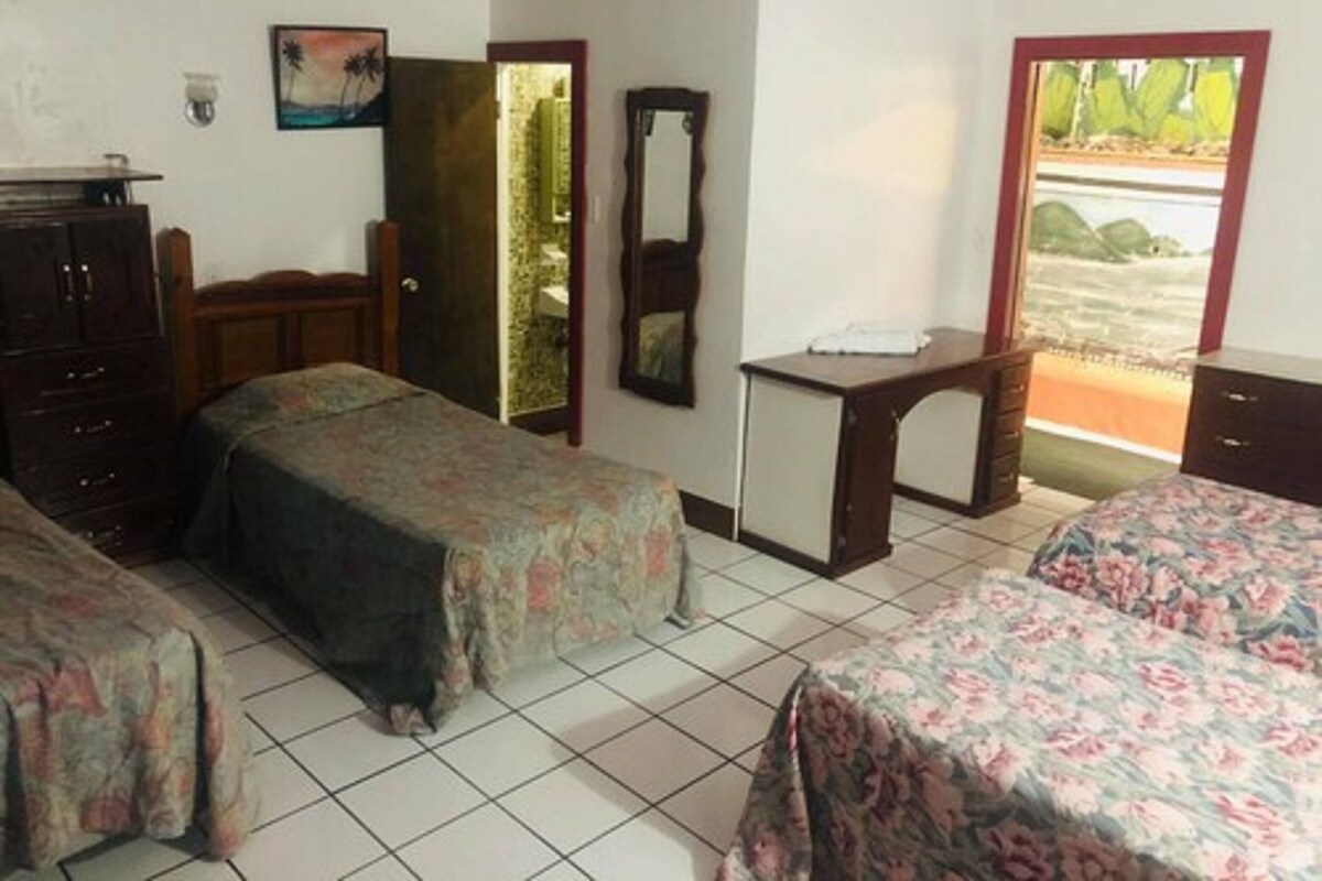 Standard Quadruple Room | Free WiFi, bed sheets