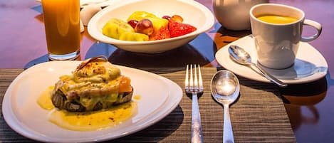 Free daily buffet breakfast