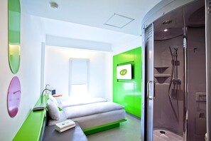 In-room safe, free WiFi, bed sheets