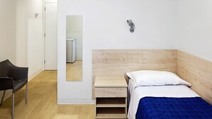 Kamar Single | Meja kerja, Wi-Fi gratis, dan seprai linen