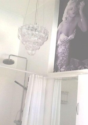 7 Bedroom Villa | Bathroom - Champartments Villa & Apartments Cristal (Jan Thiel)