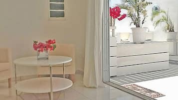 Economy Double Room | Living area