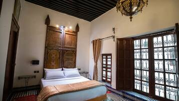 Ropa de cama de alta calidad, colchones viscoelásticos, minibar