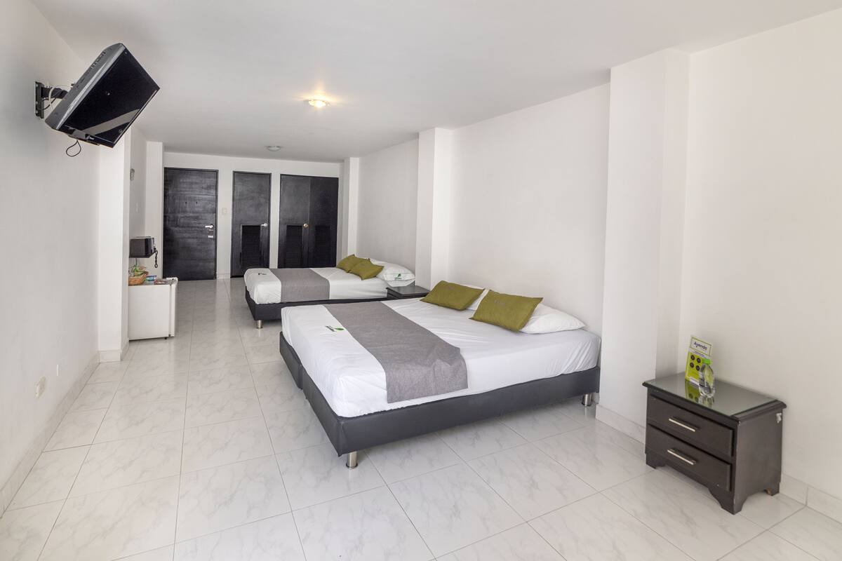 Twin Room, 2 Twin Beds | Hypo-allergenic bedding, free WiFi, bed sheets