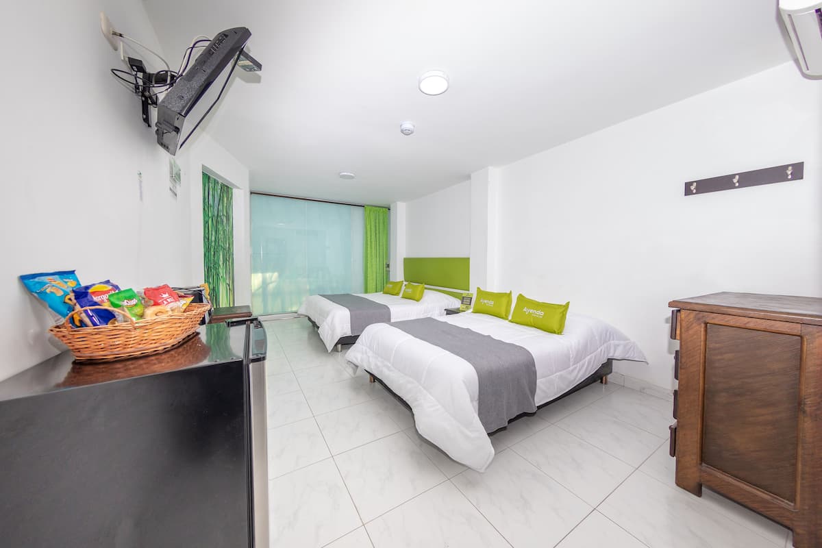 Habitación cuádruple estándar | Ropa de cama hipoalergénica, wifi gratis, ropa de cama