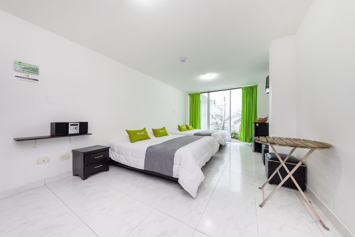 Habitación triple | Ropa de cama hipoalergénica, wifi gratis, ropa de cama