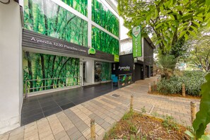 Property entrance - Hotel Paradise Lleras (Medellín)