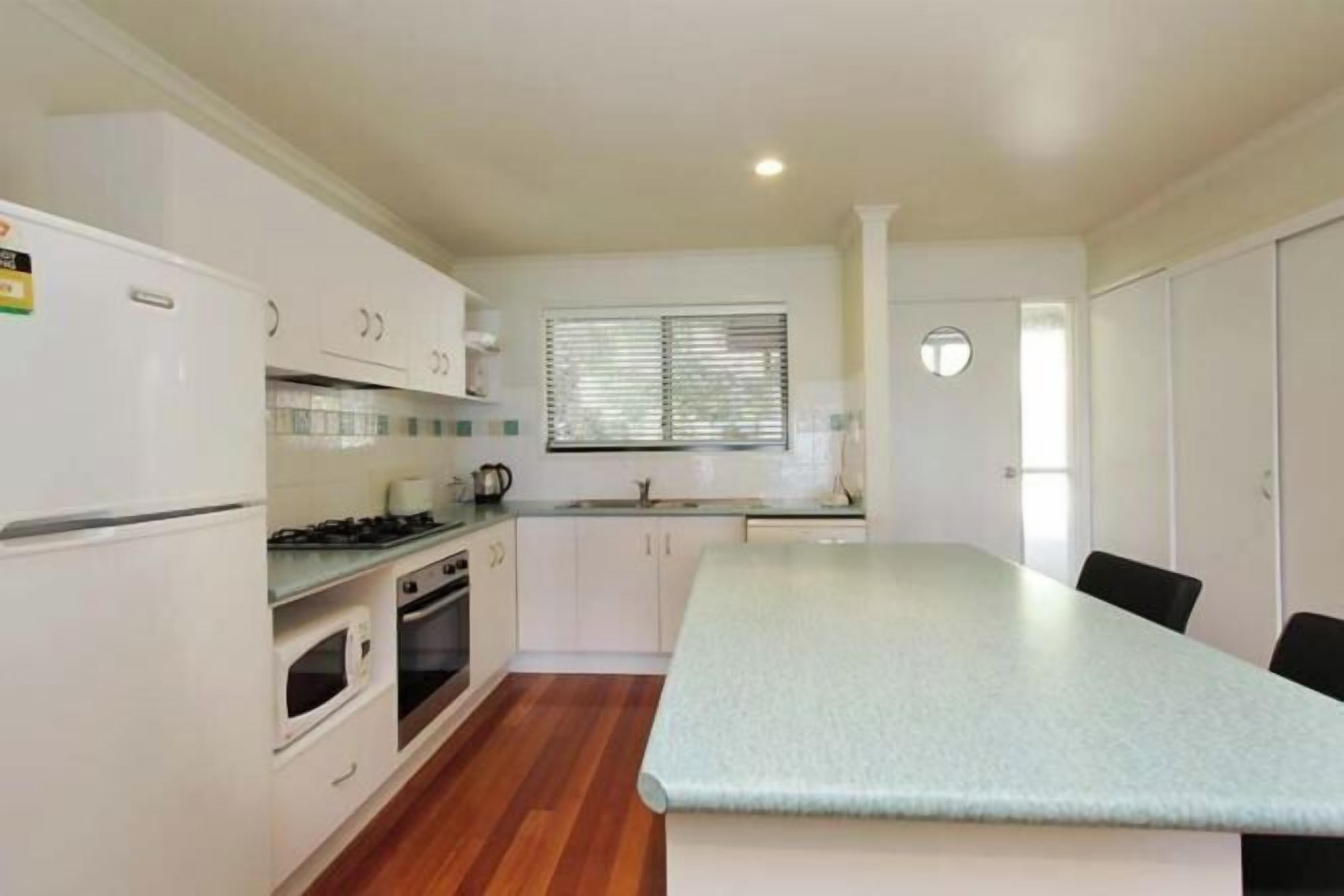 Private kitchen | Electric kettle, highchair