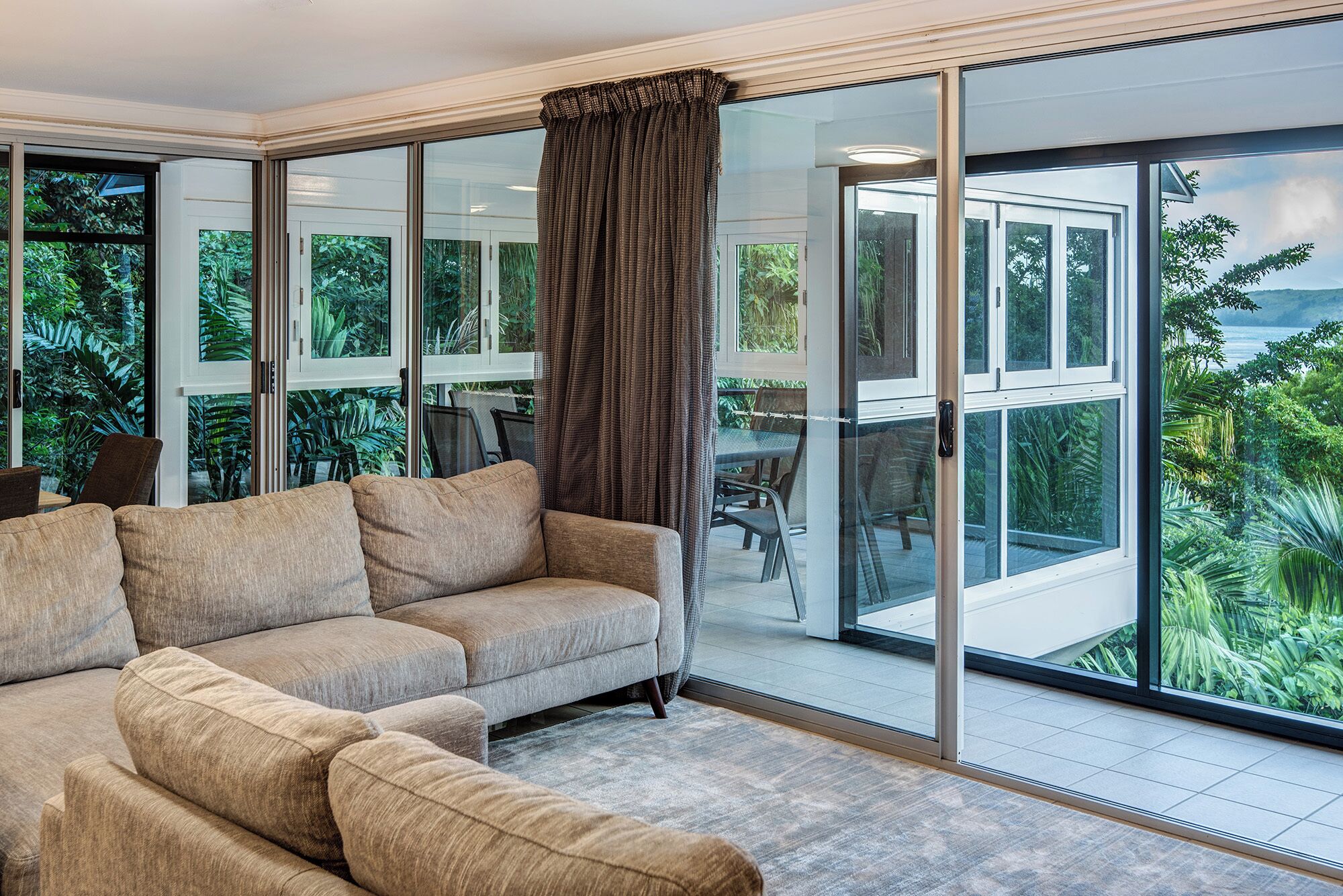 Oasis 10 | Living area