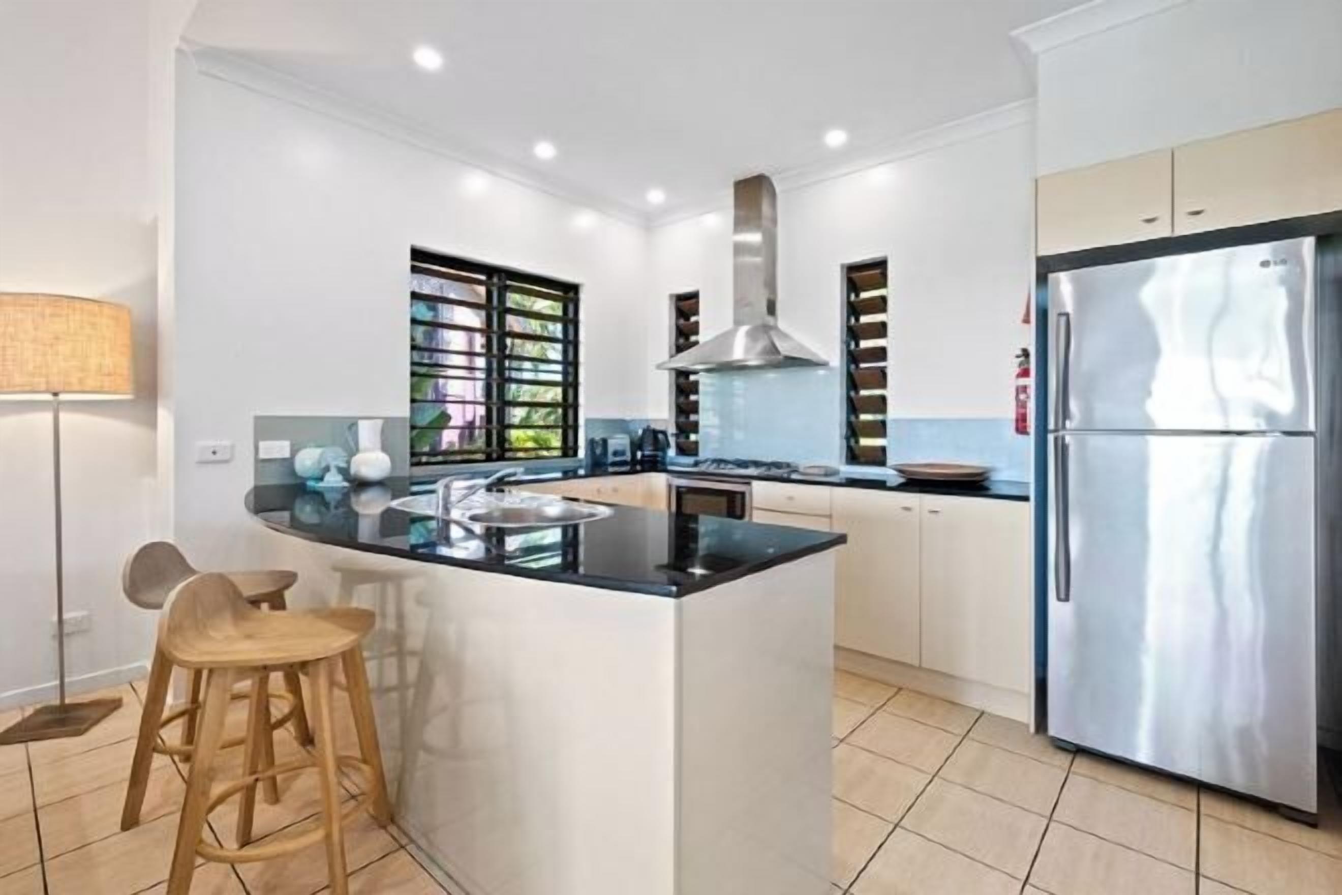 Private kitchen | Electric kettle, highchair