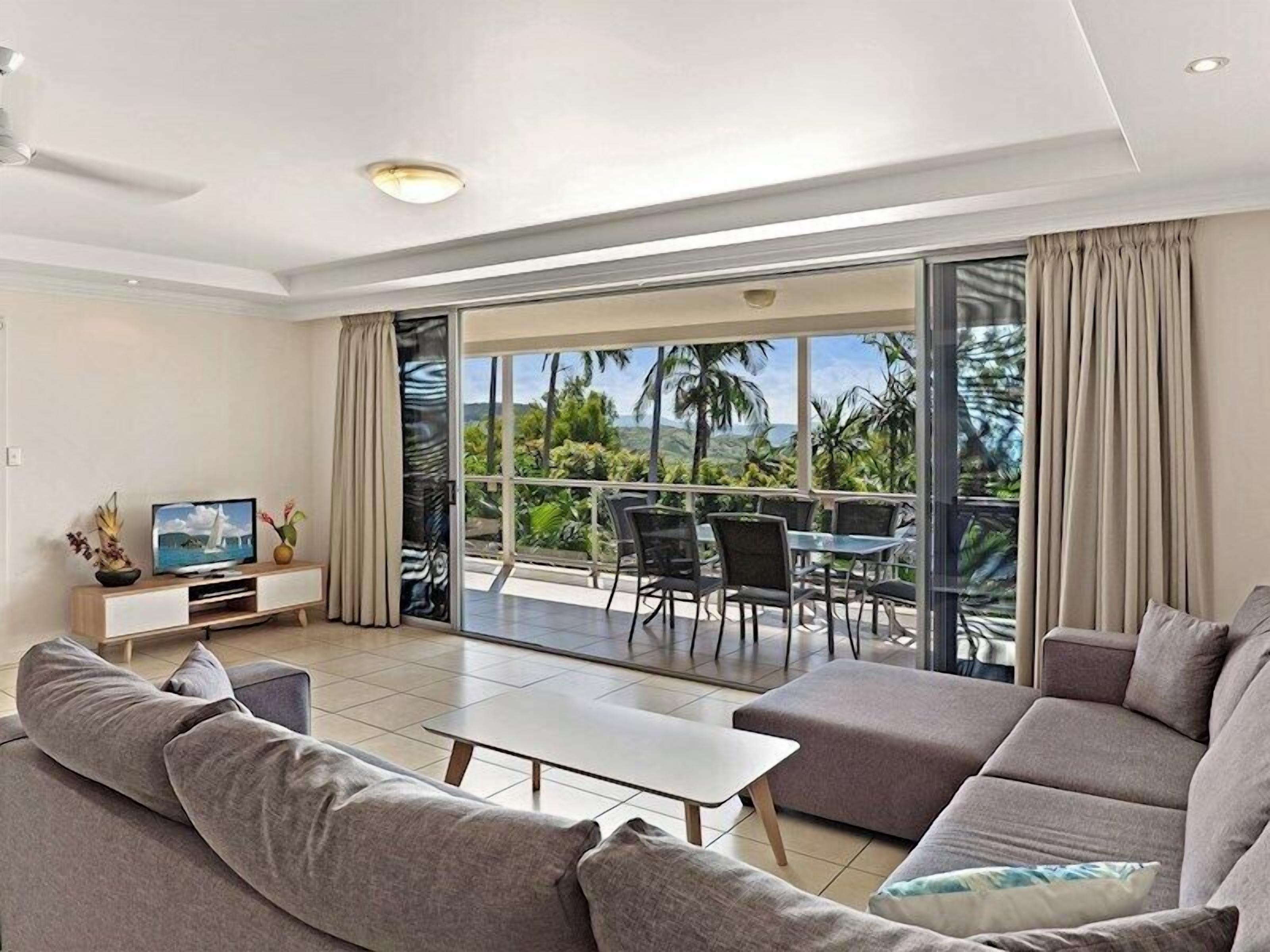 Blue Water Views 7 | Living area