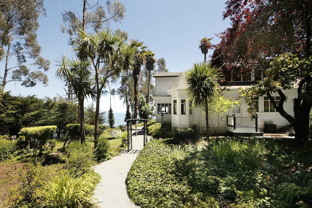 Monarch Cove Inn