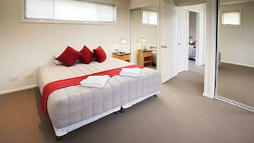 2 bedrooms, iron/ironing board, bed sheets