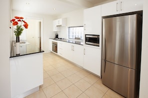 Full-sized fridge, microwave, stovetop, dishwasher