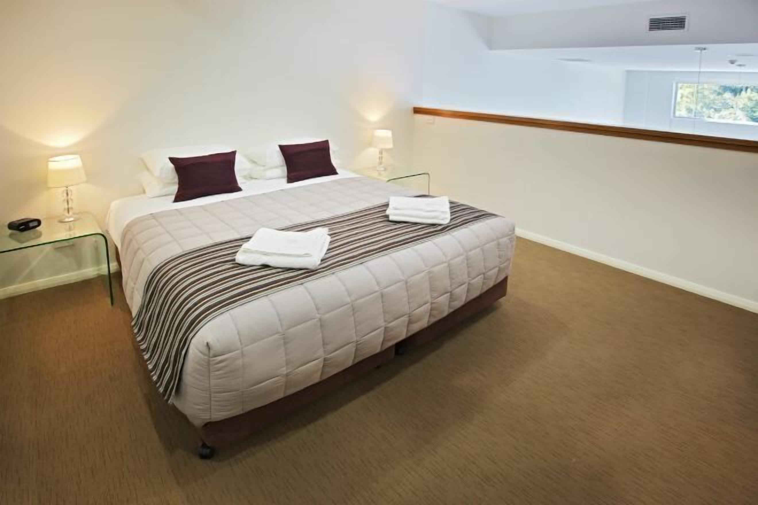 2 bedrooms, iron/ironing board, bed sheets