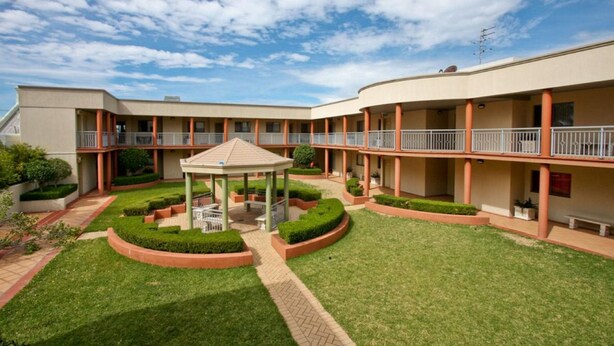 Unclassified image, 1 of 19, button - Cosmopolitan Apartments (Hamilton)