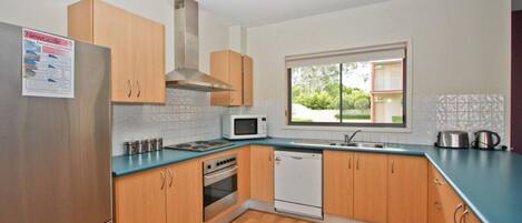 Full-sized fridge, microwave, stovetop, dishwasher