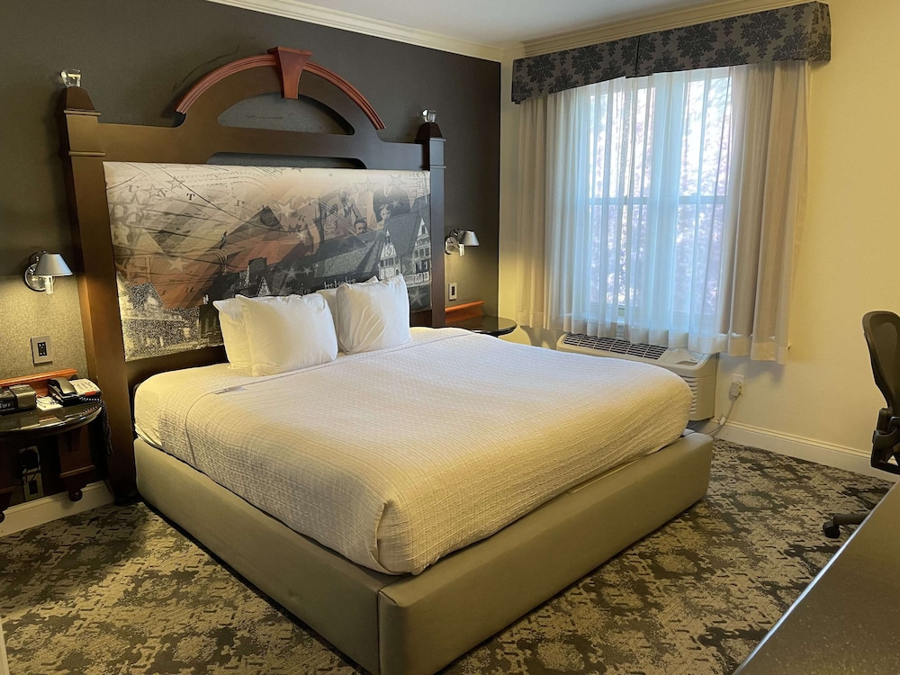 Chestnut Hill Hotel by null