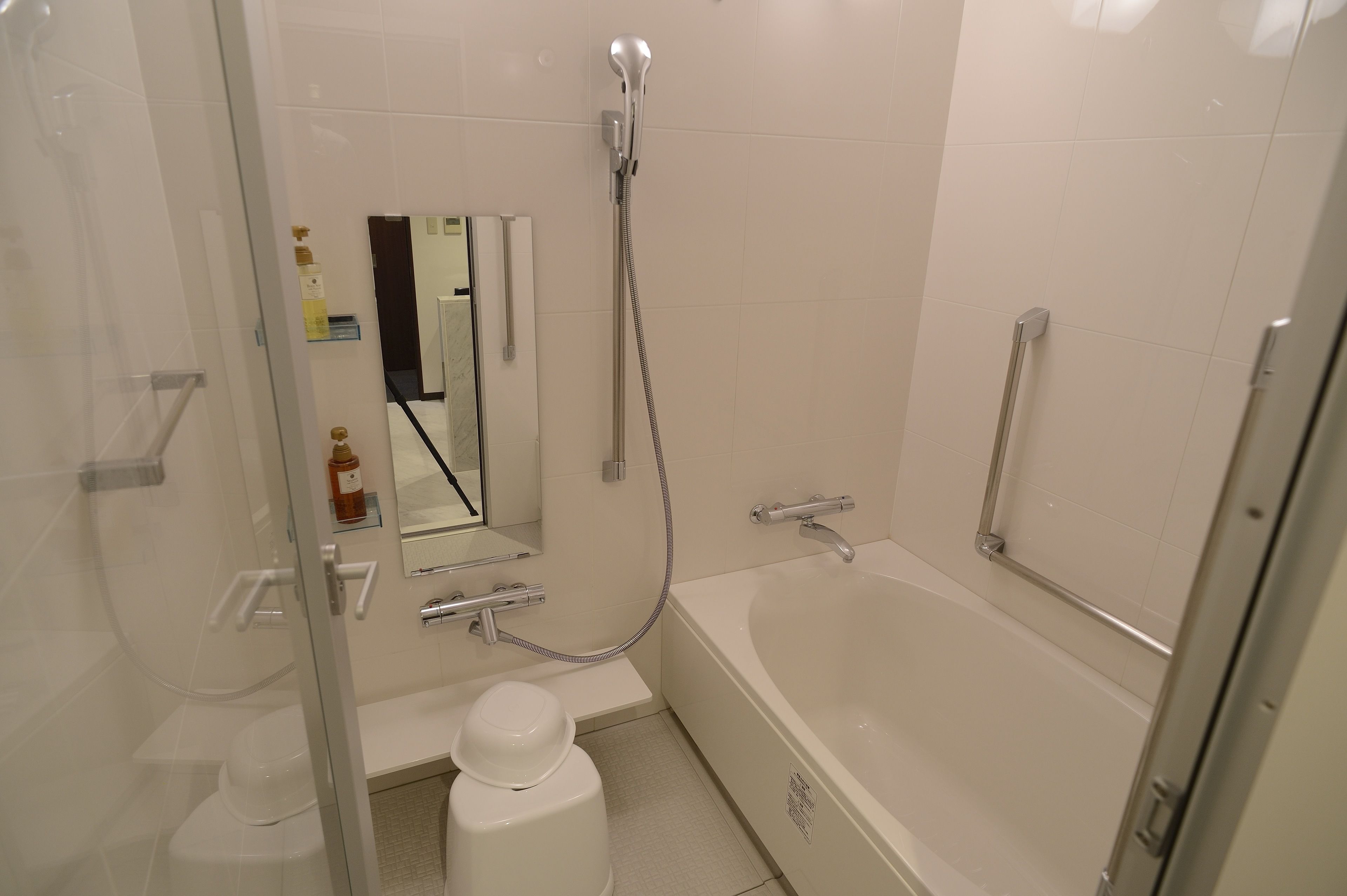 separate bathtub and shower, spring water bathtub, hair dryer, slippers
