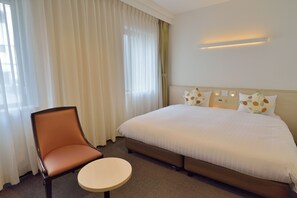 Habitación doble, para no fumadores | Escritorio, internet por cable gratis y ropa de cama