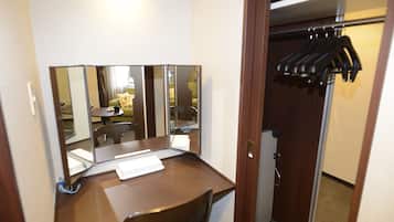 Habitación superior con 2 camas individuales, para no fumadores | Escritorio, internet por cable gratis y ropa de cama