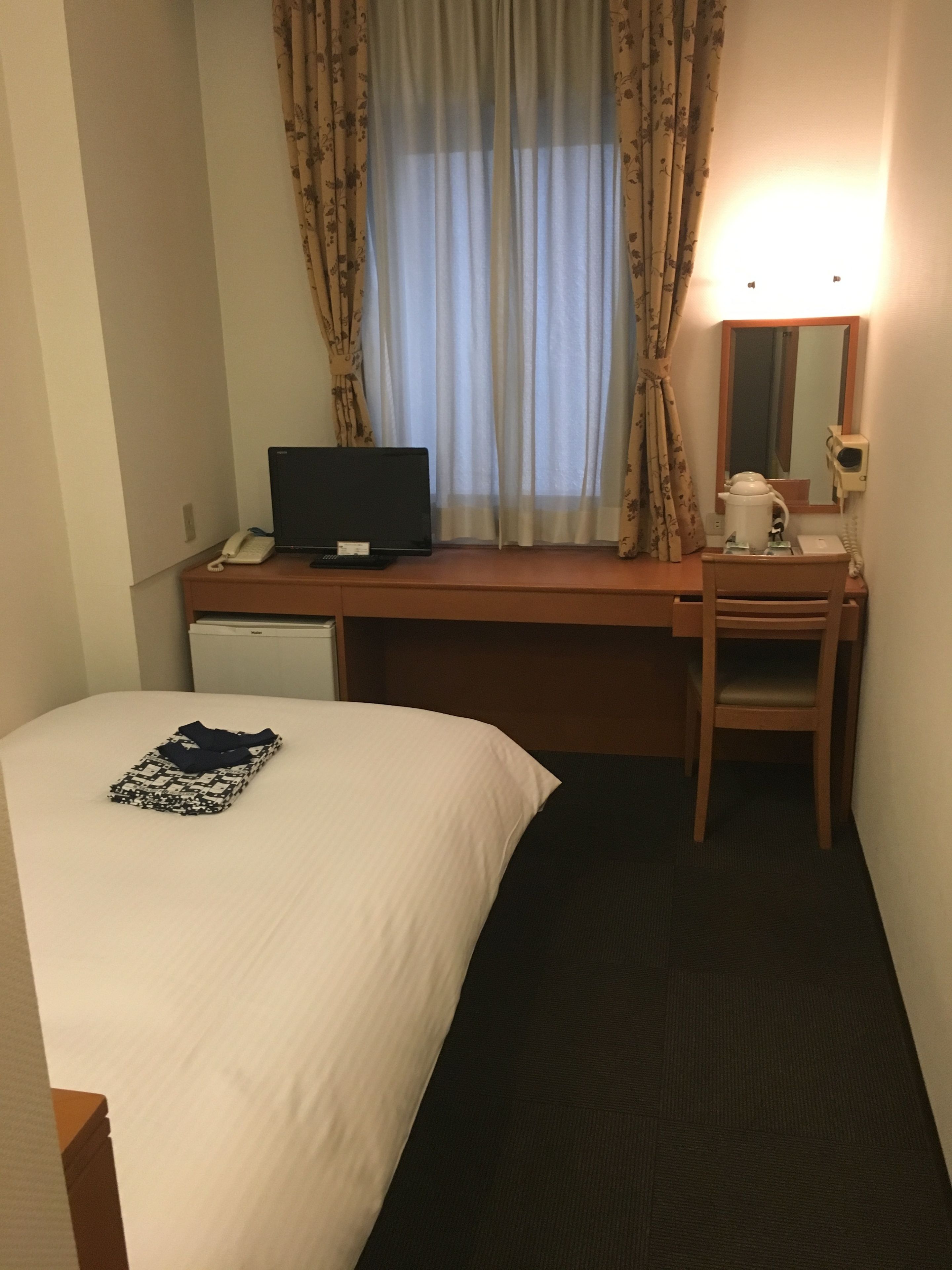 economy double room, non smoking | desk, free wired internet, bed sheets