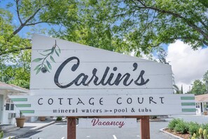 Front of property - Carlin Cottages (Calistoga)