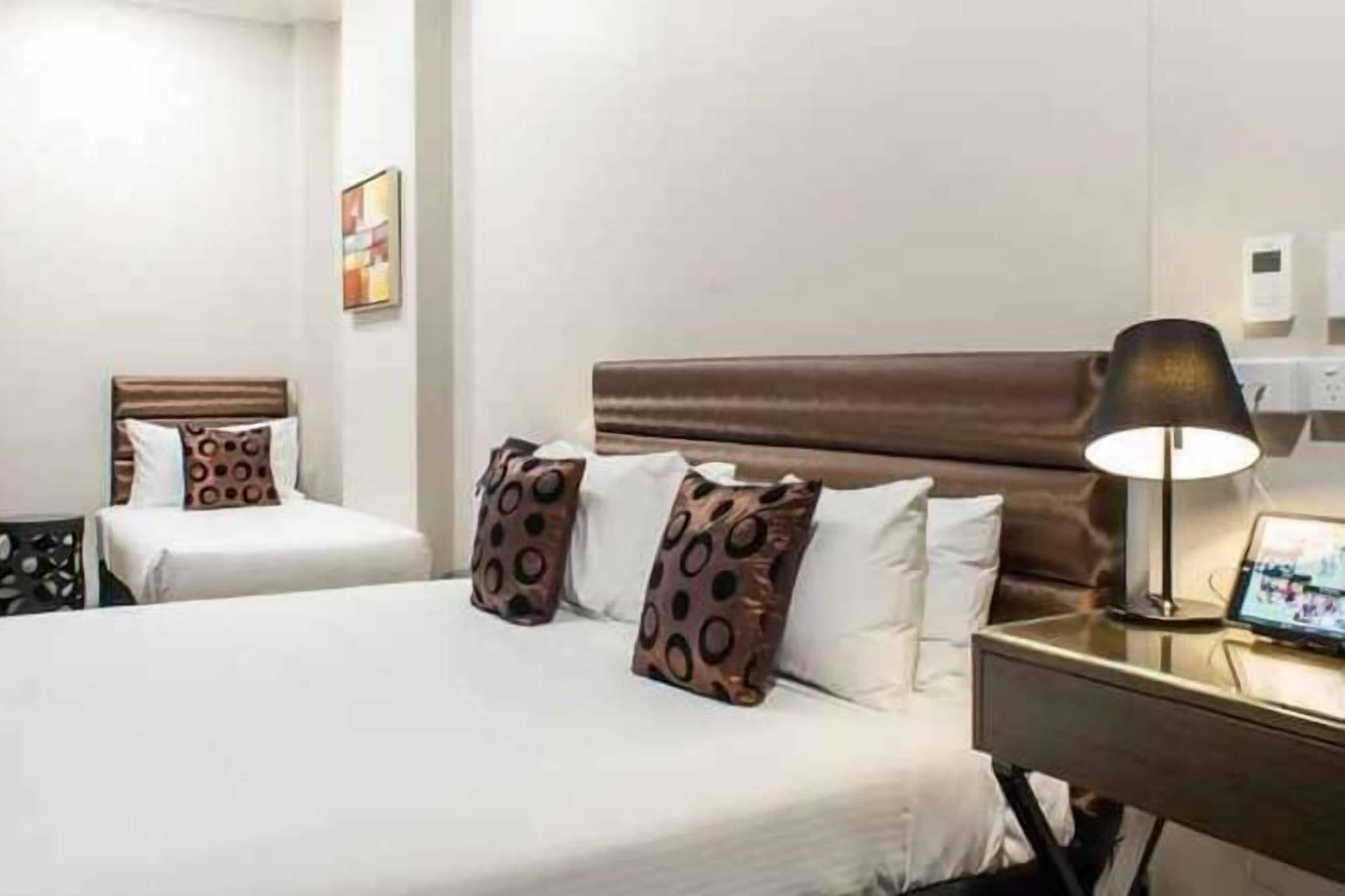 Premium bedding, in-room safe, desk, blackout drapes